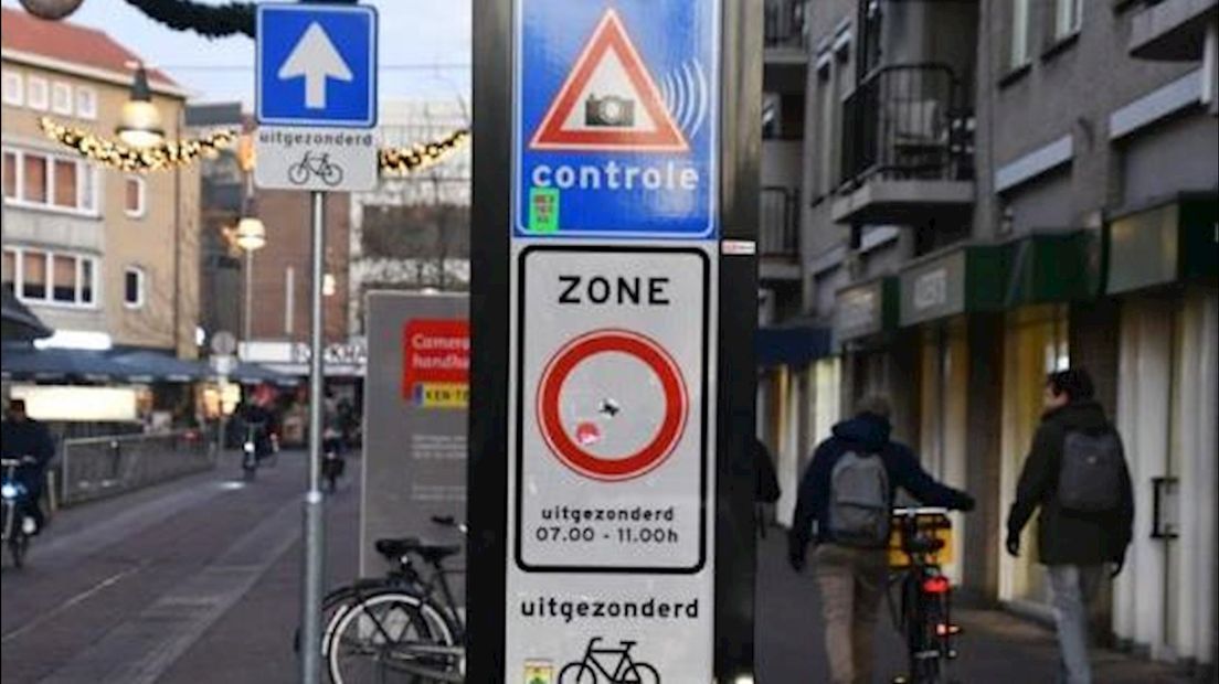 Het gewraakte verkeersbord, waarover de PVV opheldering eist