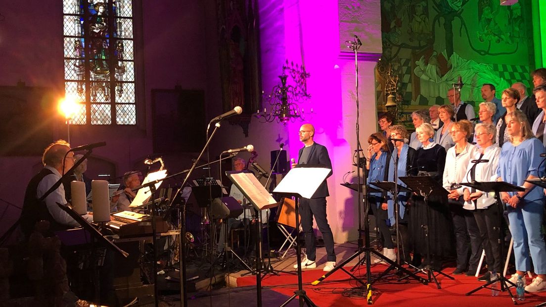 Koor Ad Fundum en solist Frank Droste