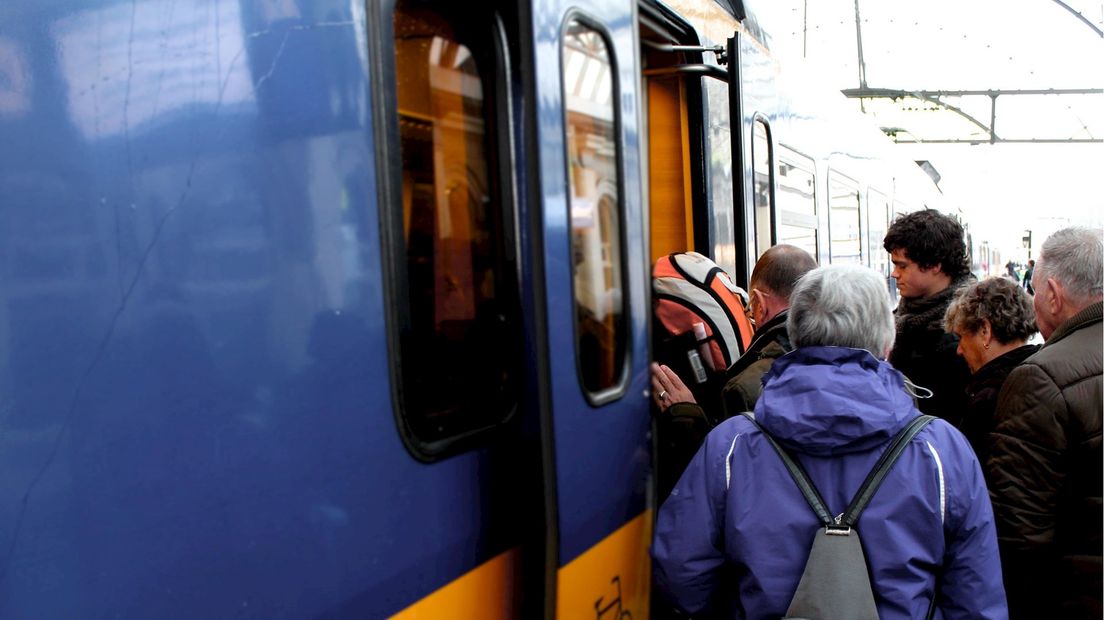 Mensen moeten overstappen naar andere trein