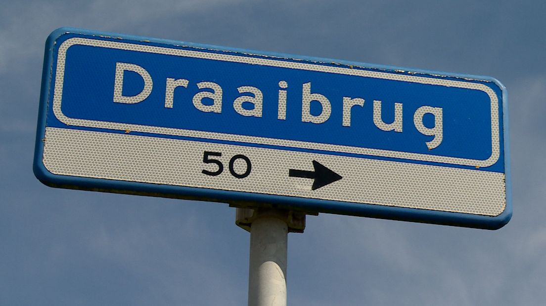 Dorpsraad wil op elke kruispunt in Draaibrug dit soort verwijsborden