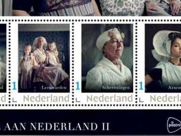 Rietje staat in Scheveningse klederdracht op postzegel: 'Ik werd er verlegen van'