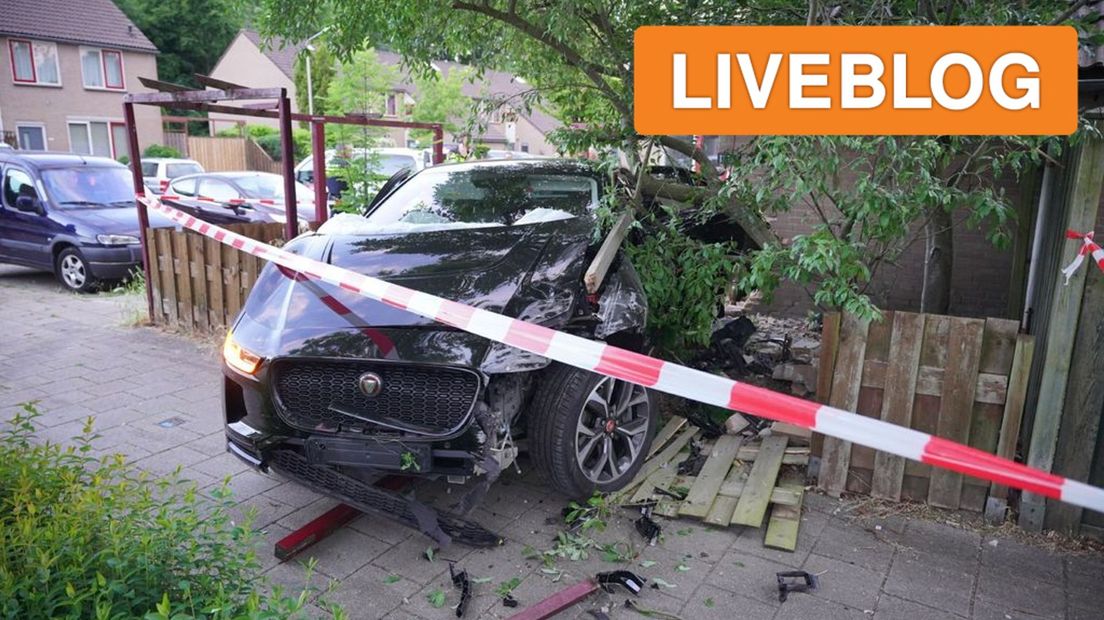De auto ramde in Nijmegen ook de woning.