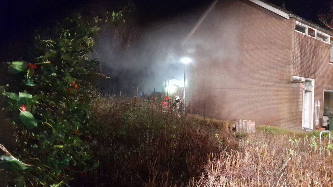 De brand veroorzaakt veel rook