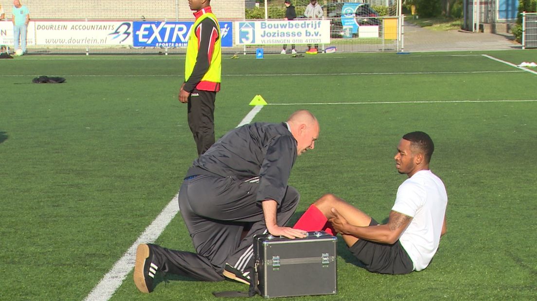 Roycel James liep bij de eerste training een knieblessure op