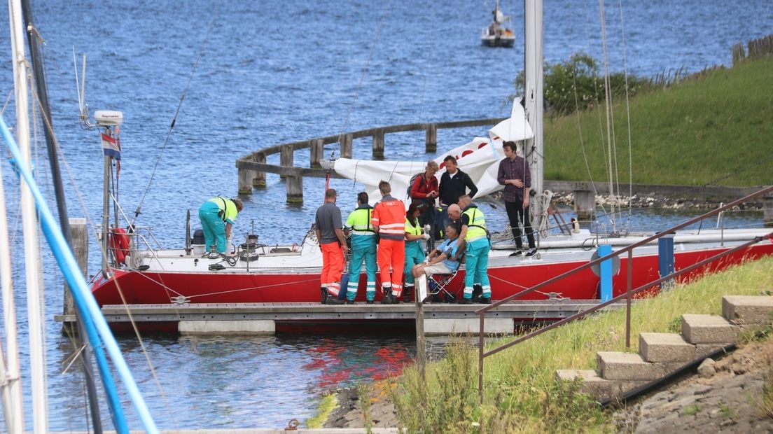 Man raakt verstrikt in touwen van jacht in Scharendijke (video)