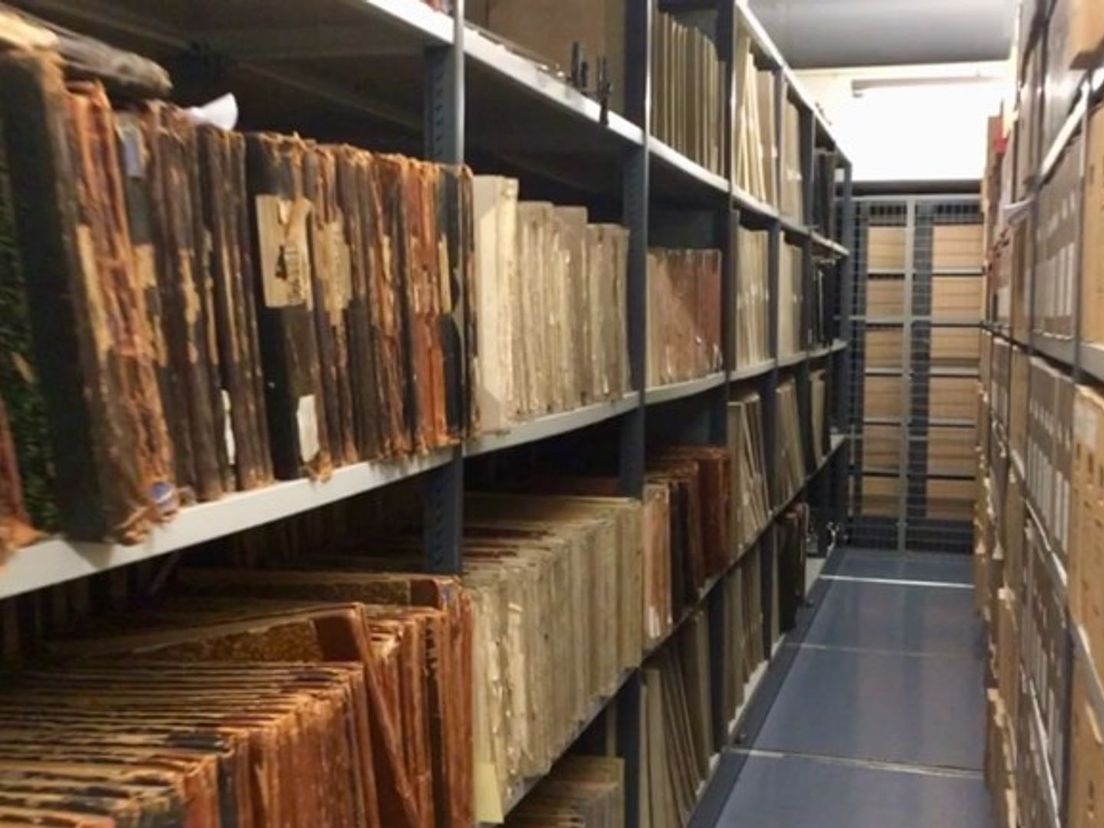 De boeken met passagierslijsten van de HAL in het depot van het Stadsarchief Rotterdam