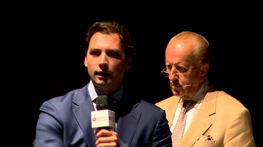 Honderden mensen komen naar Baudet en Hiddema in Middelburg