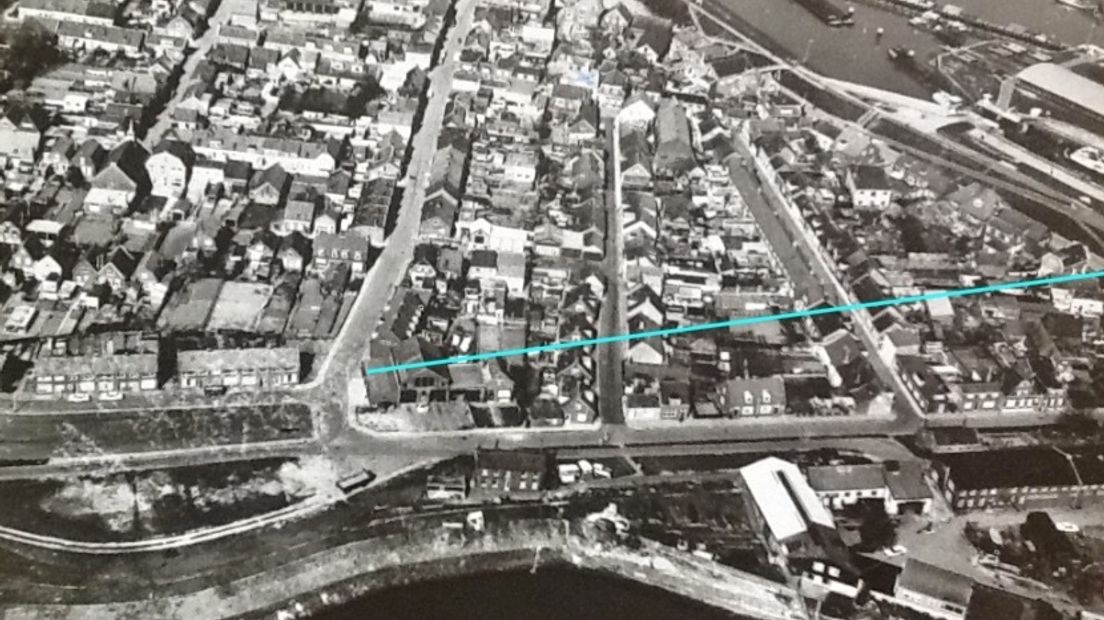 Alles onder de blauwe lijn heeft in Hansweert in het verleden plaats gemaakt voor de dijk