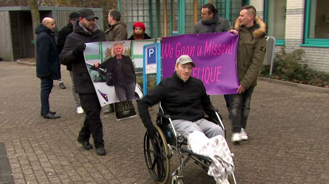 Zo'n tien mensen liepen zaterdag een stille tocht voor Angelique Vos.