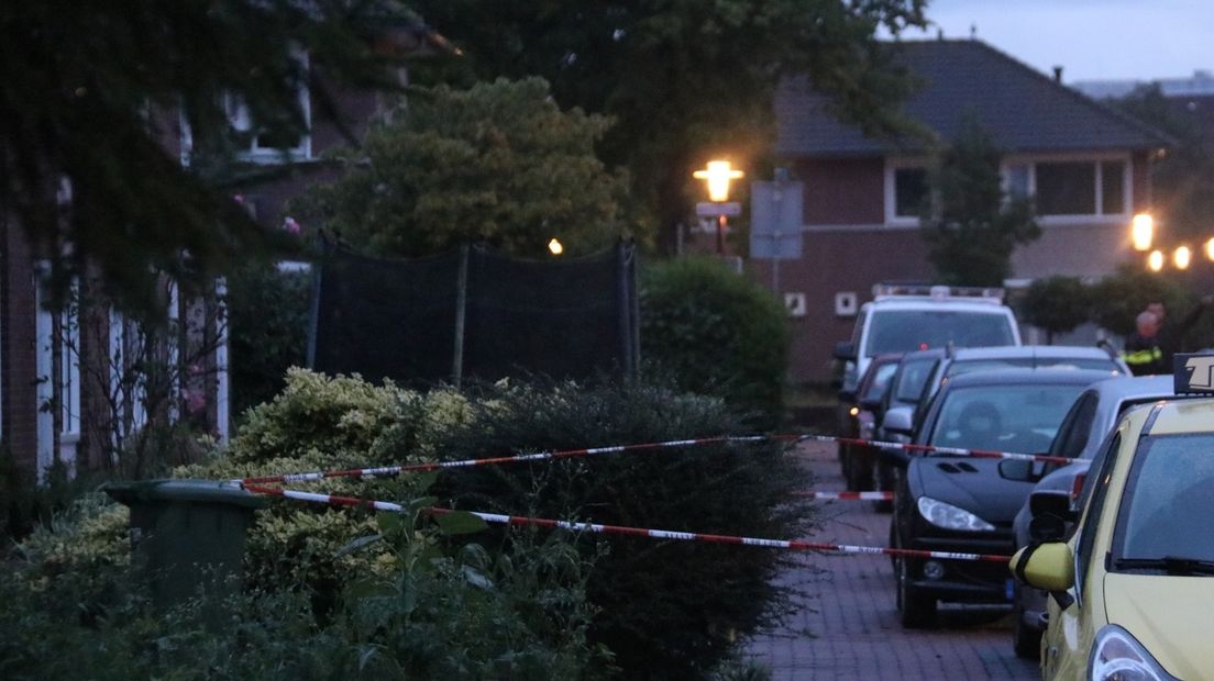 Een woning in de Goudenregenstraat in Terneuzen is vanochtend beschoten