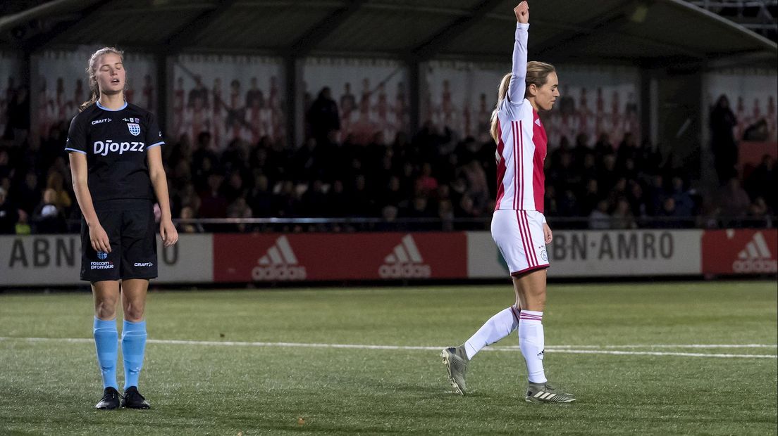 PEC Zwolle Vrouwen lijdt nederlaag in Amsterdam