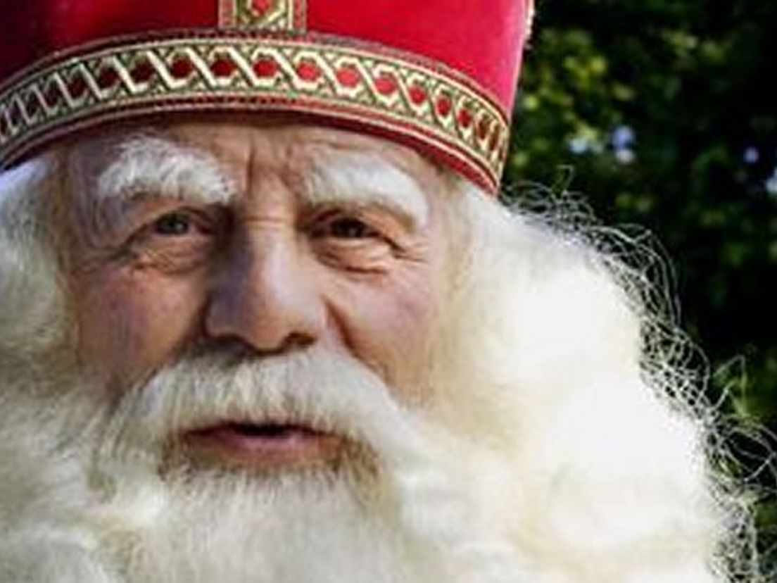 biologie mooi zo terugtrekken Baard van echte Sinterklaas geveild in Westerbork - RTV Drenthe