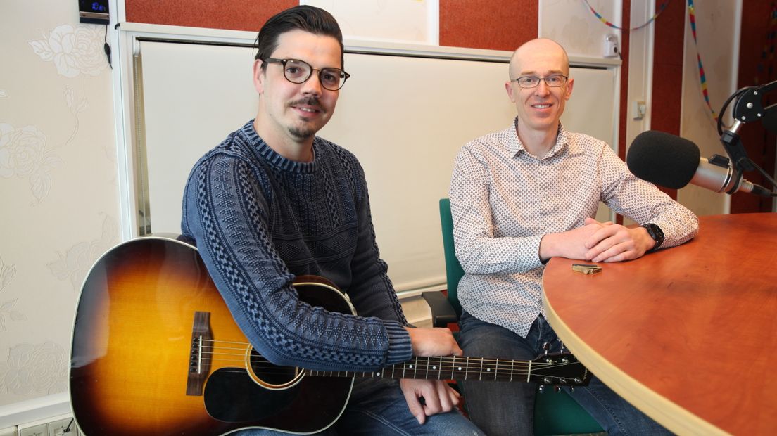 Bernard Hering op bezoek in de Muziekmiddag met Elias den Hollander
