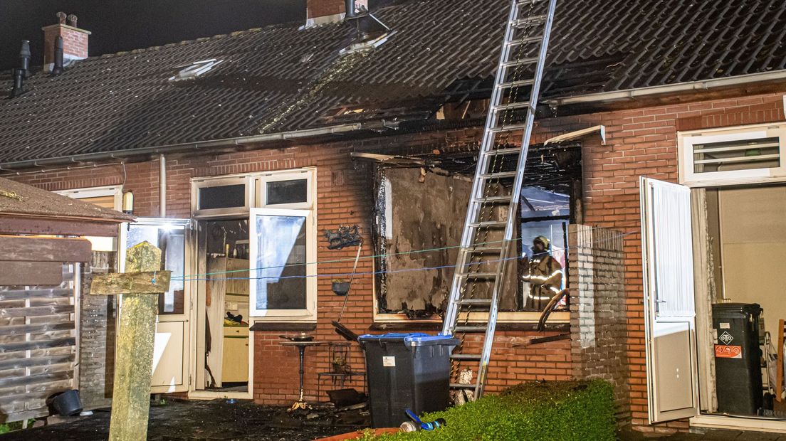 Het huis aan het Oranjeplein is volledig uitgebrand.