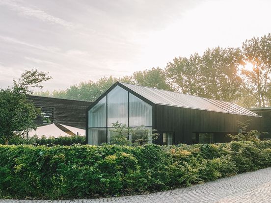 Stefan en Diana eigen Scandinavische buitenhuis: 'Ondanks enkele 'missers' is het huis perfect' - Rijnmond