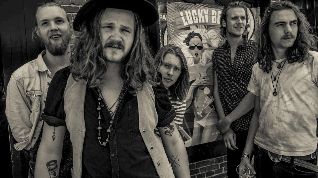 The Grand East treedt vrijdagavond op tijdens Popronde in Enschede