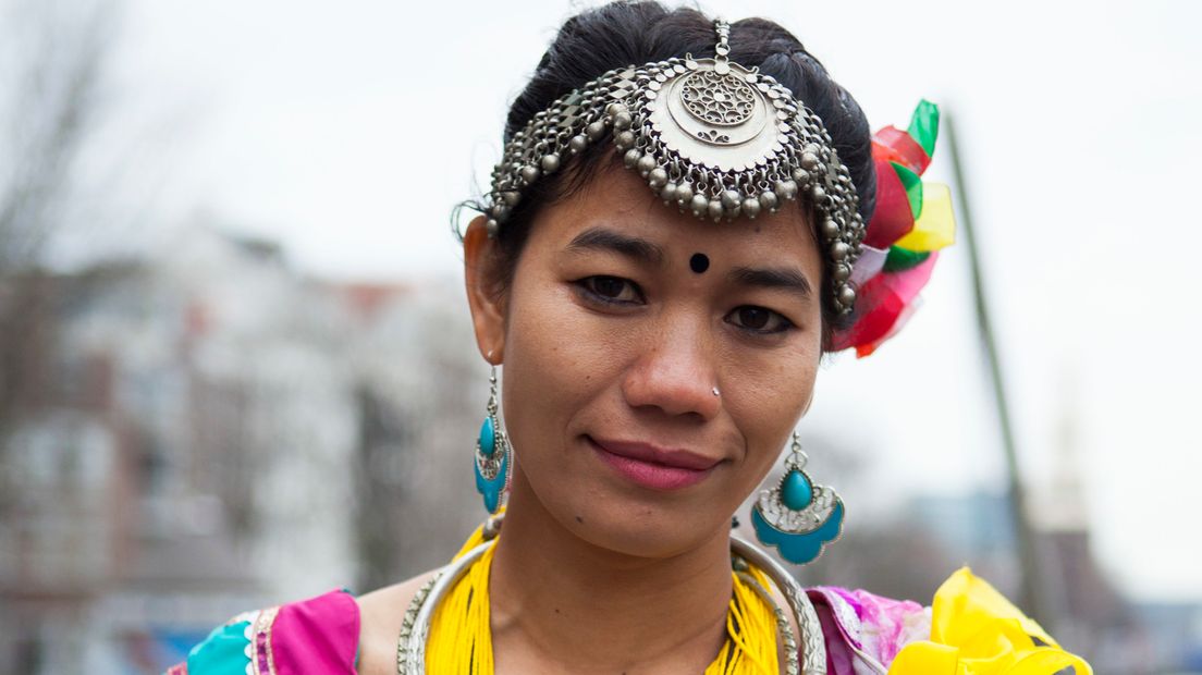 Urmila Chaudhary ontvangt de award voor vrijwaring van vrees.