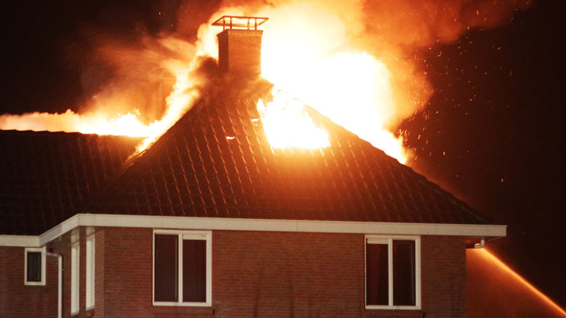 De woning van de man, die hij vermoedelijk in brand stak