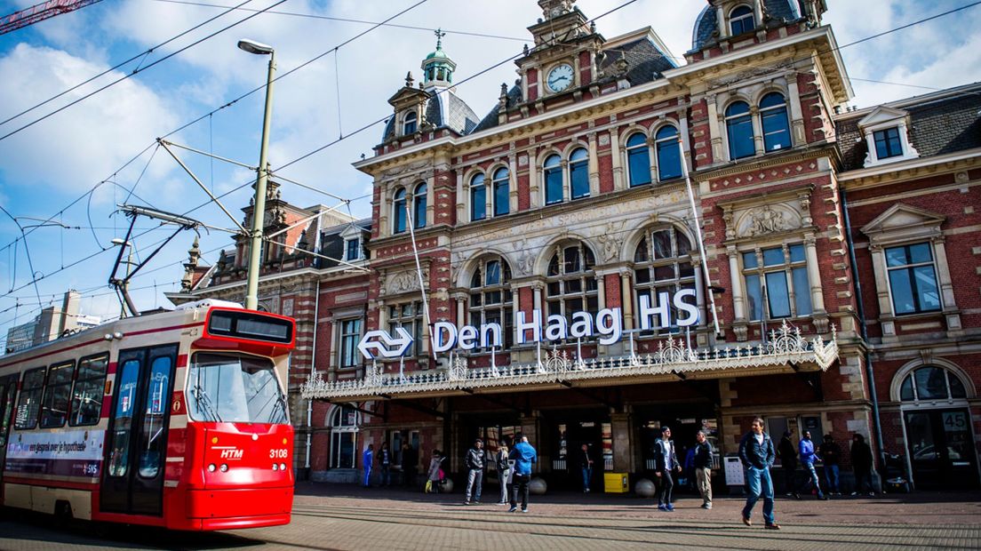 De voorkant van Station Den Haag Hollands Spoor.