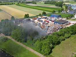 Brand bij autosloperij in Beilen onder controle
