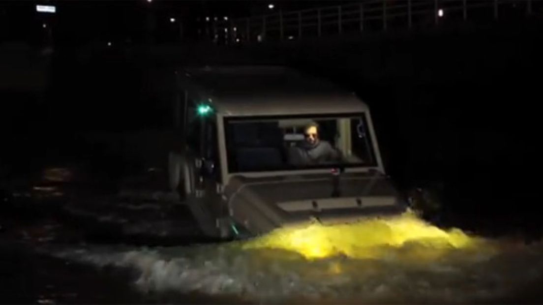 Met Nijmeegse cruiser de weg op en de Waal in