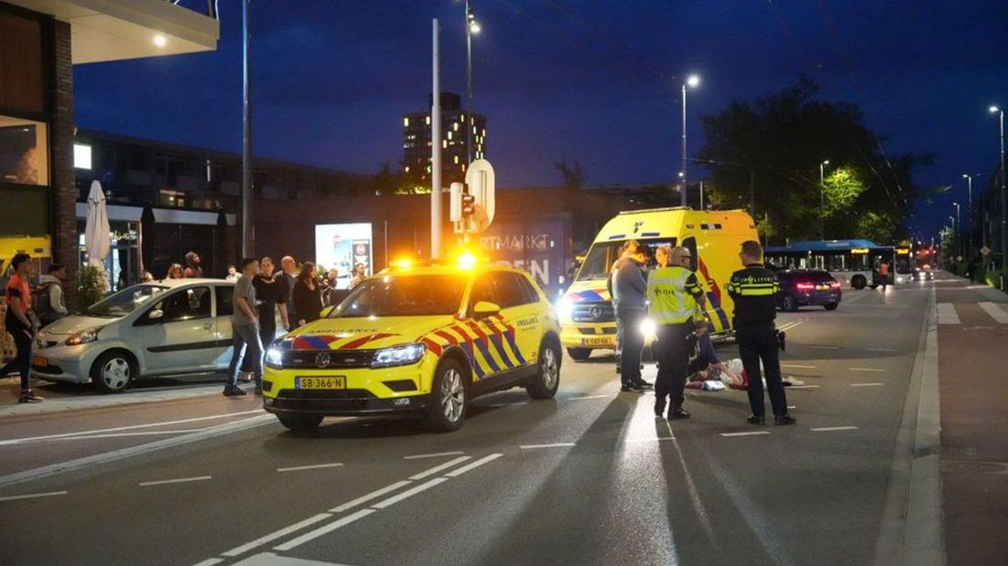 De aanrijding gebeurde op de Lange Wal in Arnhem.