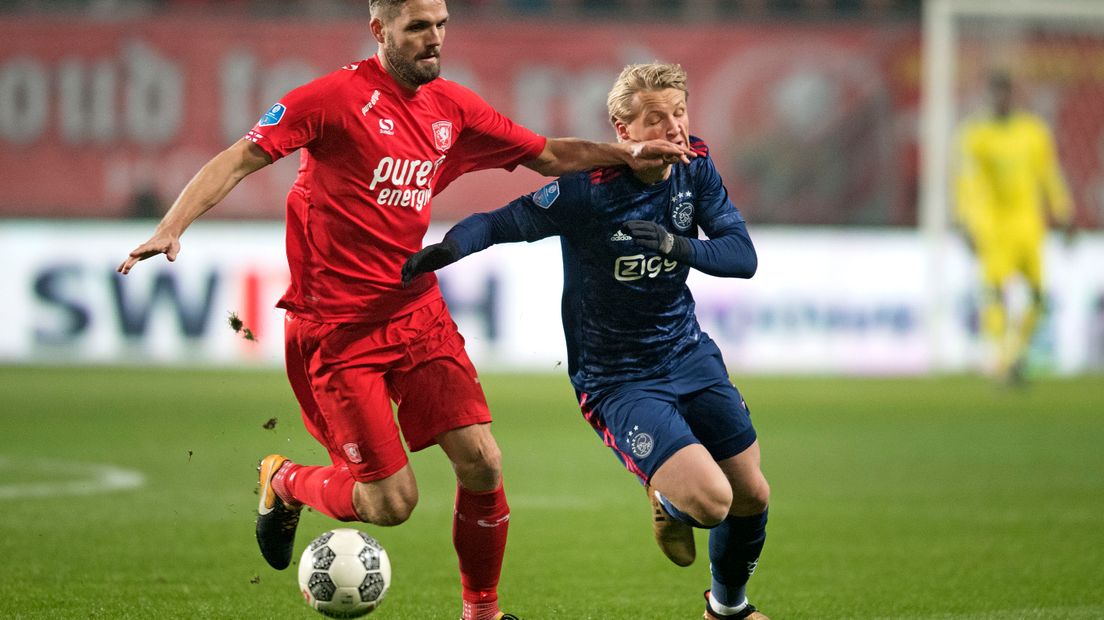 Hooiveld een jaar geleden in actie voor FC Twente (Rechten: ANP/Olaf Kraak)