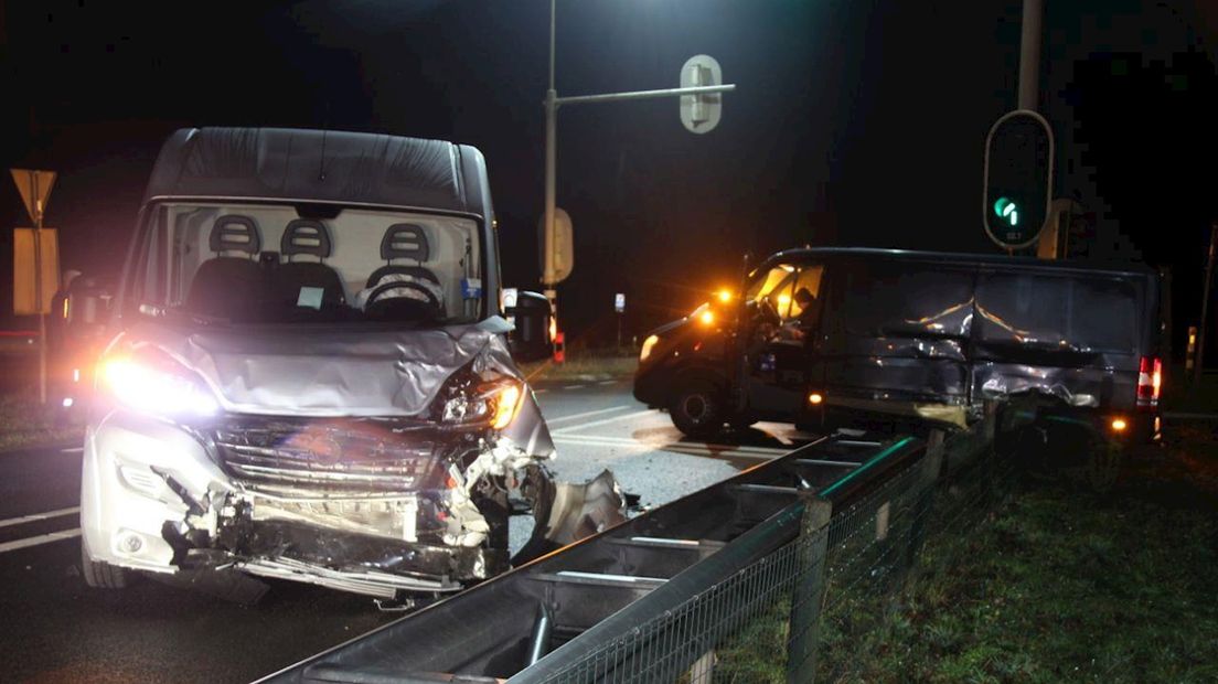 Ongeval Wierden: bestuurder is 'druk met flitspaal bezig' en rijdt door rood