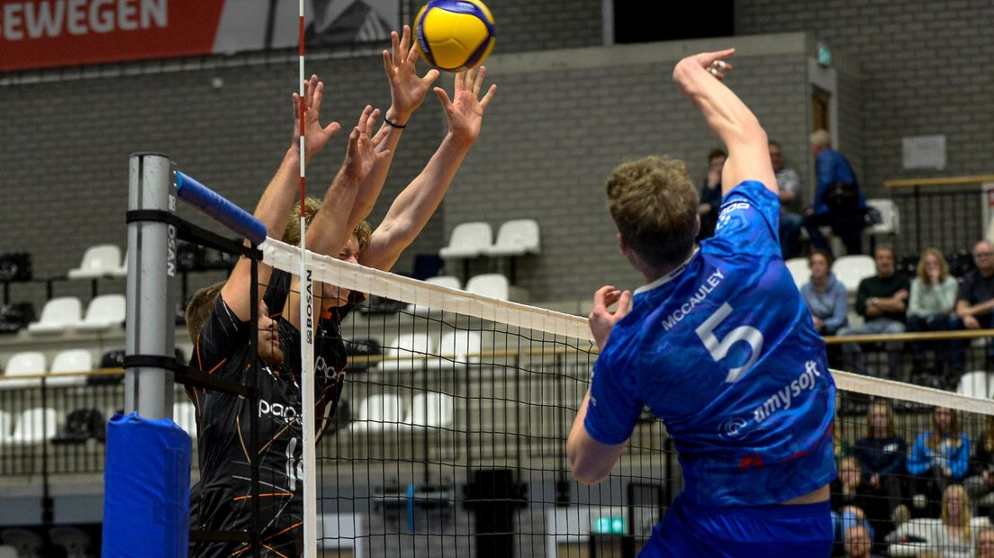 McCauley in actie namens Lycurgus op archiefbeeld