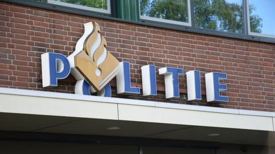 Man klimt over poort politiebureau om afgepakte drugs terug te halen