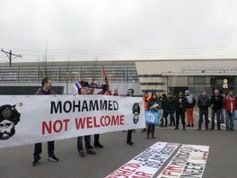 Moslimkoepel in protest tegen aangekondigde koranverbranding door Pegida, Denk vraagt spoeddebat aan