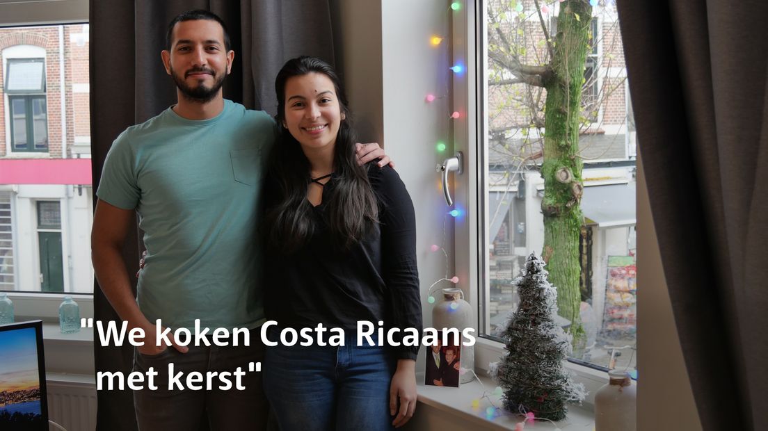 Alejandro en Daniela in hun Airbnb in Utrecht.