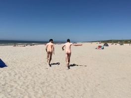 Uit de kleren voor de Rijnmond naaktstrandentest
