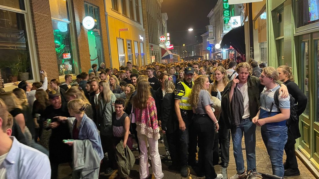 Ouderwetse drukte in de Poelestraat