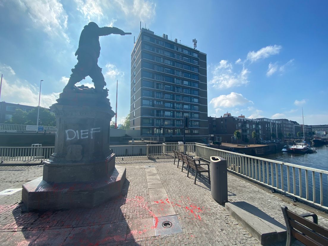 Standbeeld van Piet Hein in Rotterdam-Delfshaven