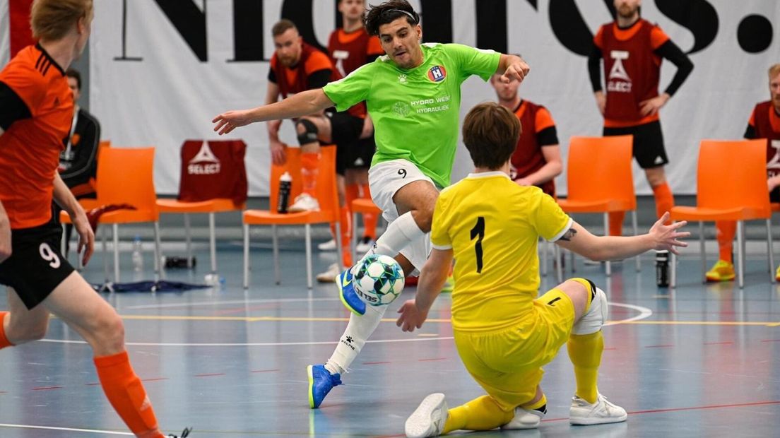 Bouzambou in actie in de Futsal Champions League