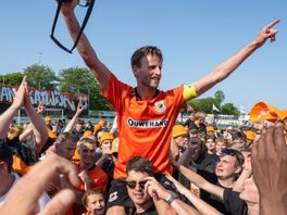 Van doodse stilte naar orkaan van geluid: kroniek van kampioensfeest Katwijk