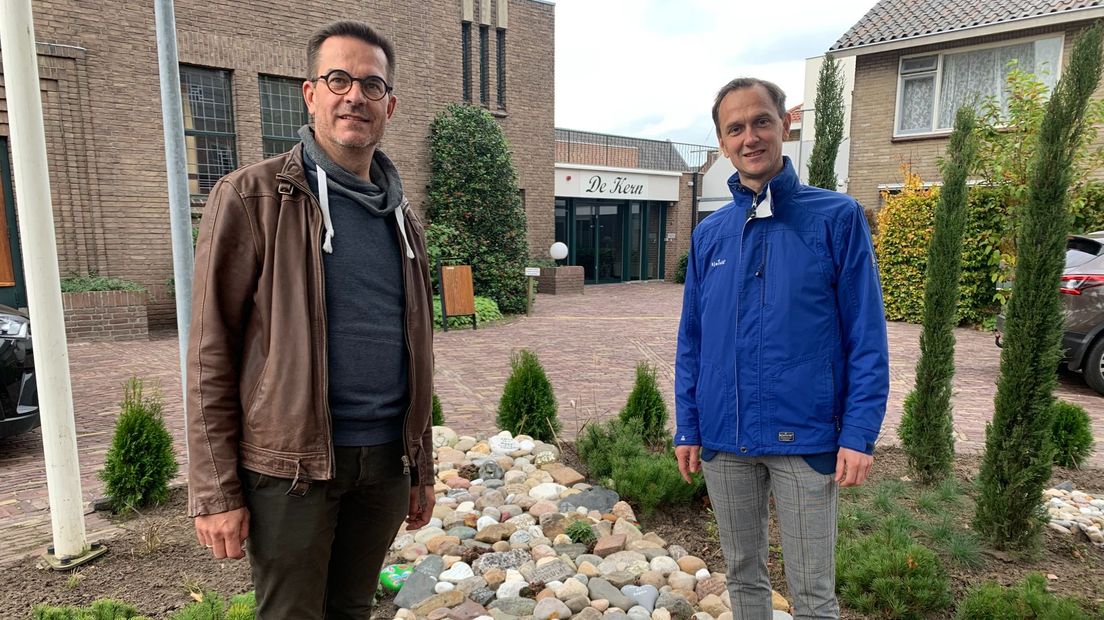 De Ommer predikanten Hans Baart en Klaas Hazeleger in de Tuin van Hoop