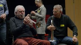 Na 78 jaar leert Johan eindelijk trompetspelen