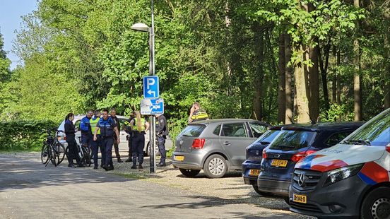Na urenlange zoektocht treft politie vermiste man aan in Veenendaals bos
