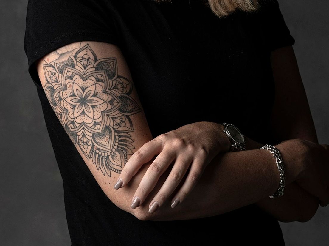 Carmen heeft gekozen voor een mandala-tatoeage na de transplantatie