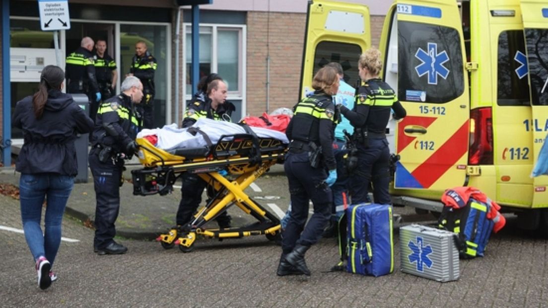 Bij het steekincident was veel politie aanwezig I