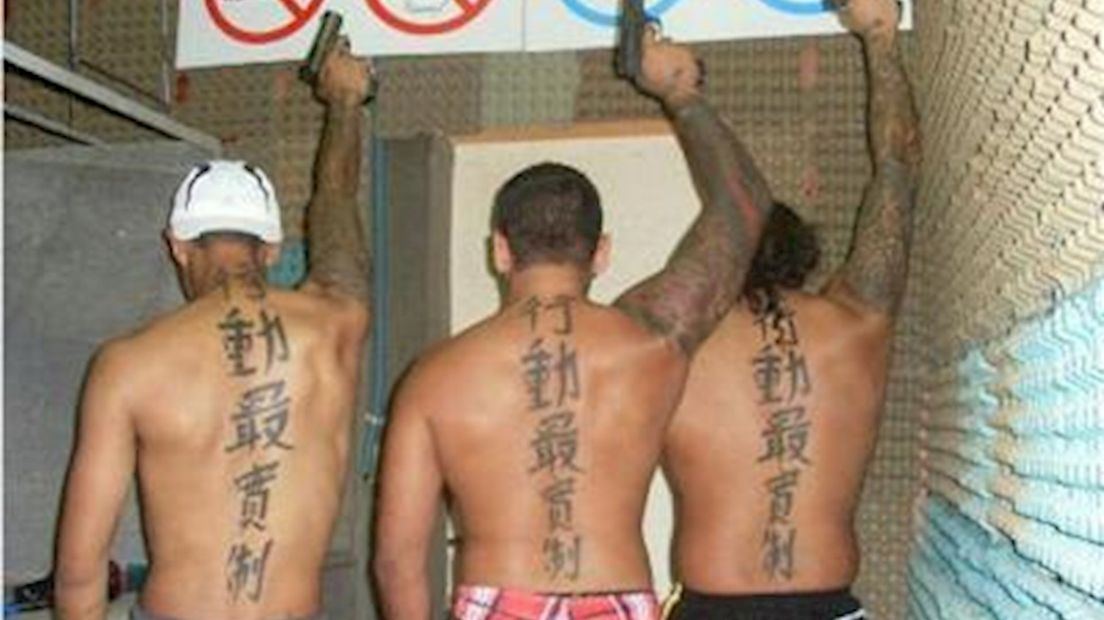 Tattookillers herkenbaar aan rugtatoeage