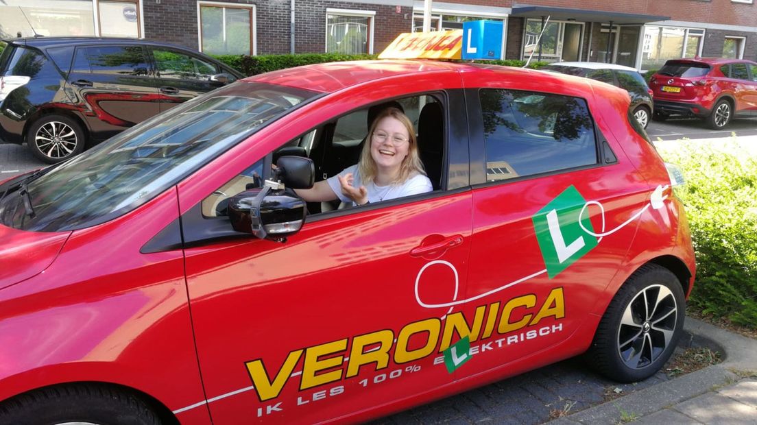 Kim haalt nu toch haar rijbewijs