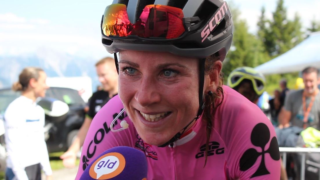 Annemiek van Vleuten vorig jaar na haar zege op de Zoncolan