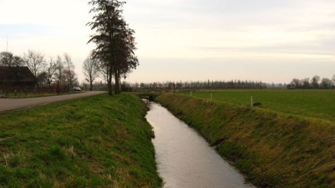 Dorpse Beek Vaassen wordt schoongemaakt