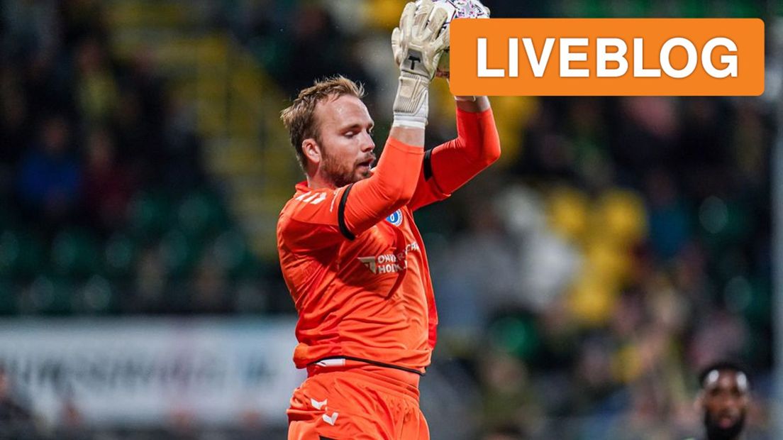 Hidde Jurjus is klemvast in een spannend duel bij ADO Den Haag