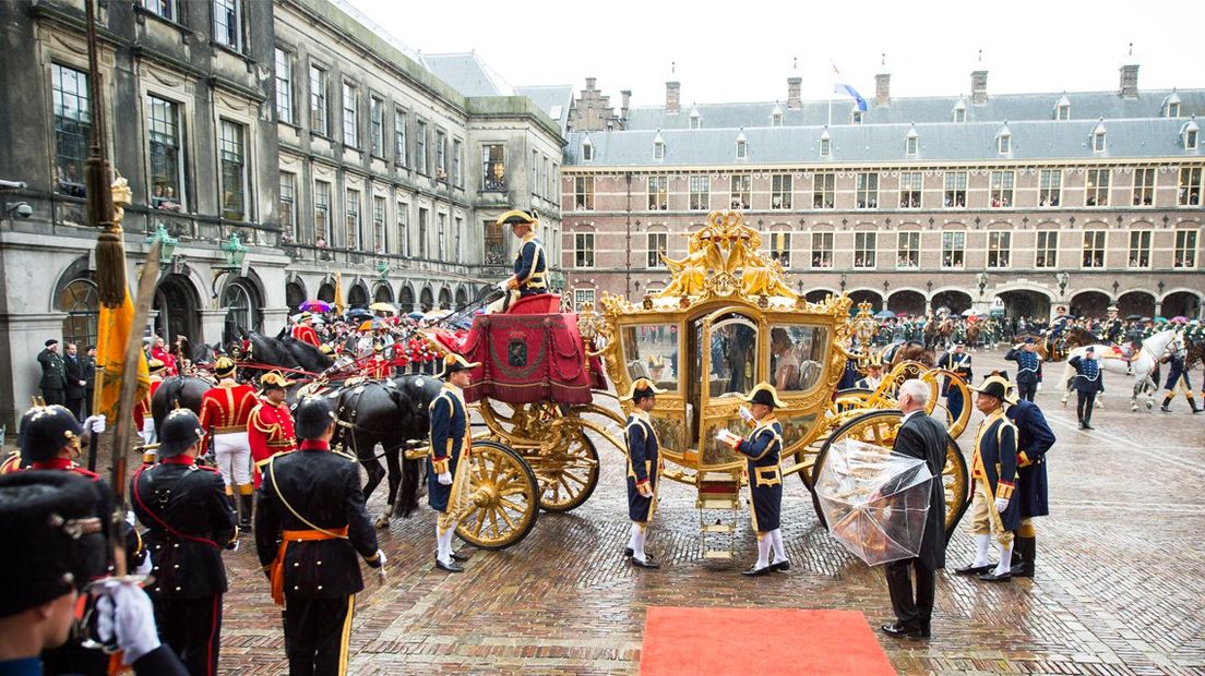 Aankomst Gouden Koets op het Binnenhof in Den Haag.