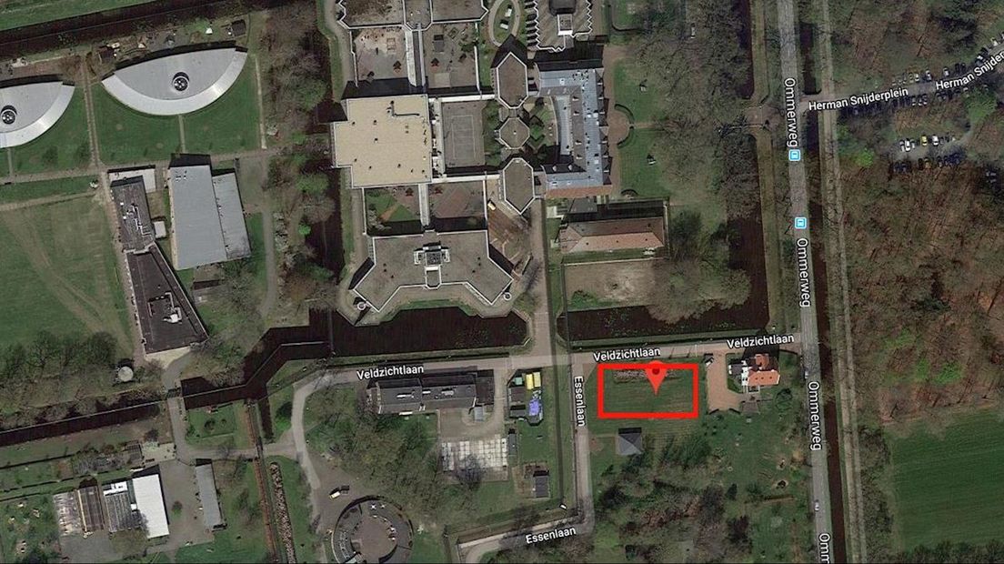 De voorgenomen nieuwbouw moet naast Villa Erica komen