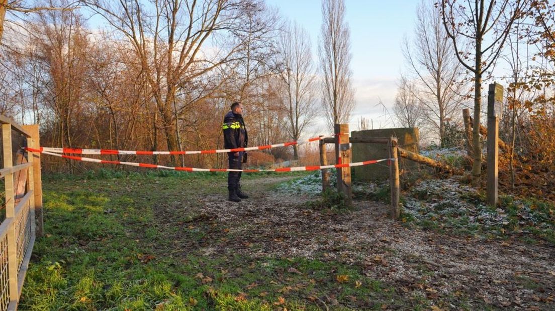 In Deest is een lichaam aangetroffen in de berm.